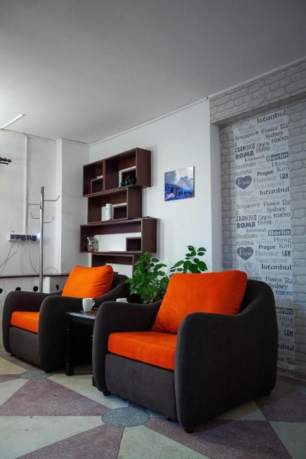 Oradea Central Hostel Buitenkant foto