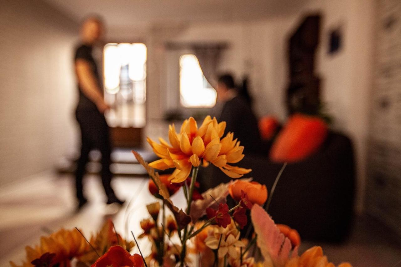 Oradea Central Hostel Buitenkant foto