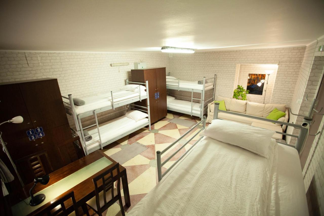 Oradea Central Hostel Buitenkant foto