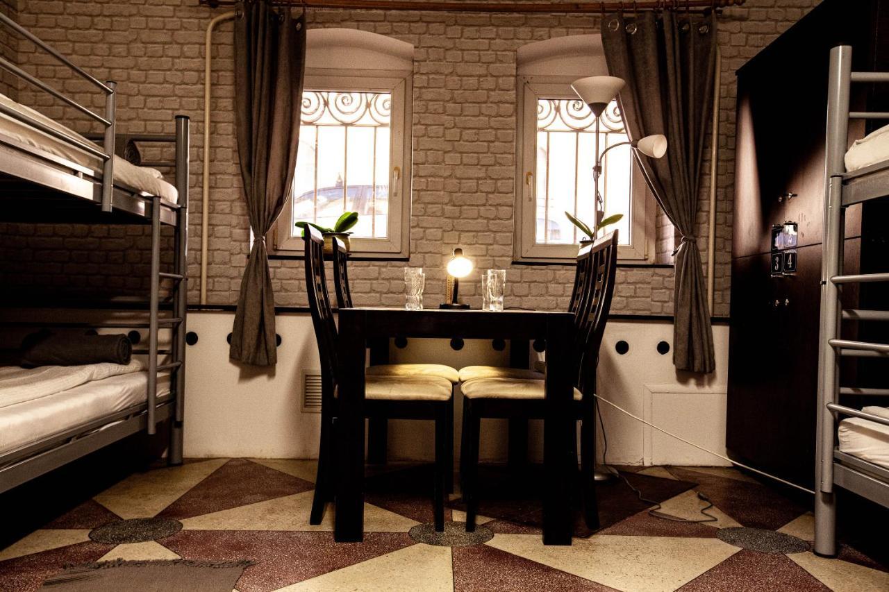 Oradea Central Hostel Buitenkant foto