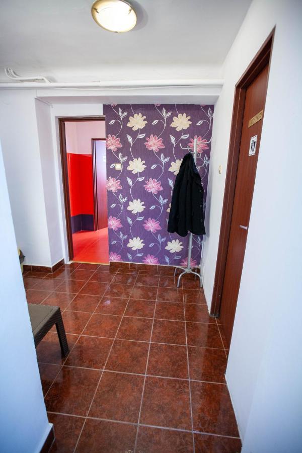 Oradea Central Hostel Buitenkant foto
