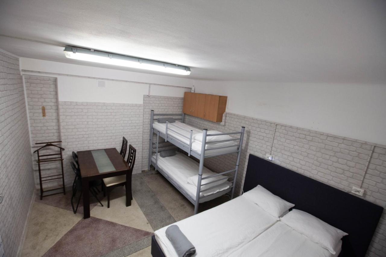 Oradea Central Hostel Buitenkant foto