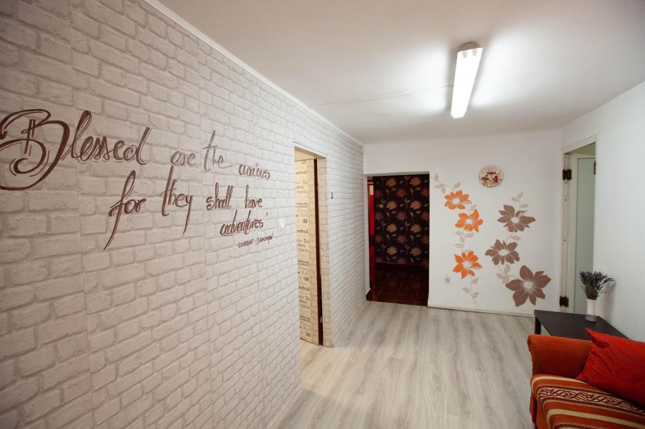 Oradea Central Hostel Buitenkant foto