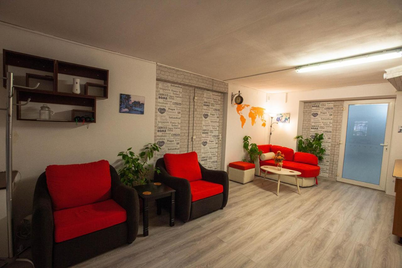Oradea Central Hostel Buitenkant foto
