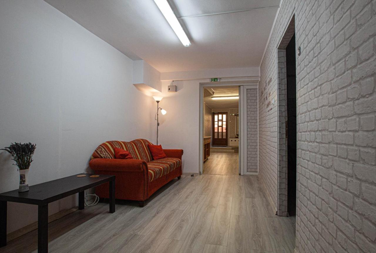 Oradea Central Hostel Buitenkant foto