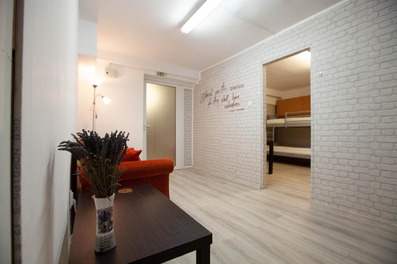 Oradea Central Hostel Buitenkant foto