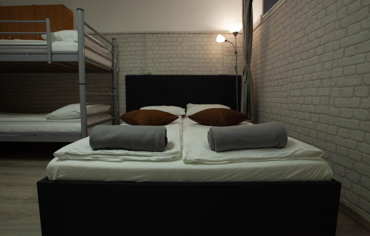 Oradea Central Hostel Buitenkant foto