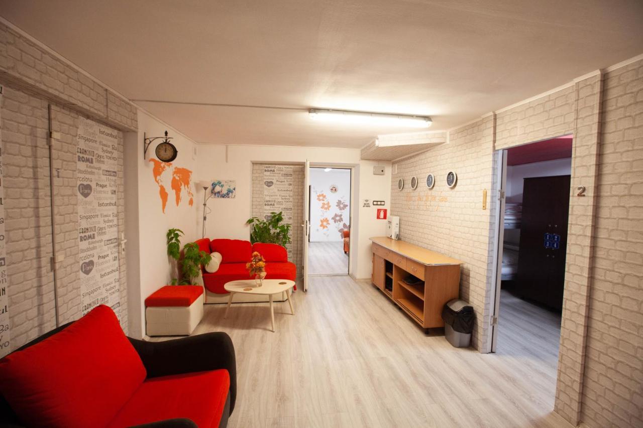 Oradea Central Hostel Buitenkant foto