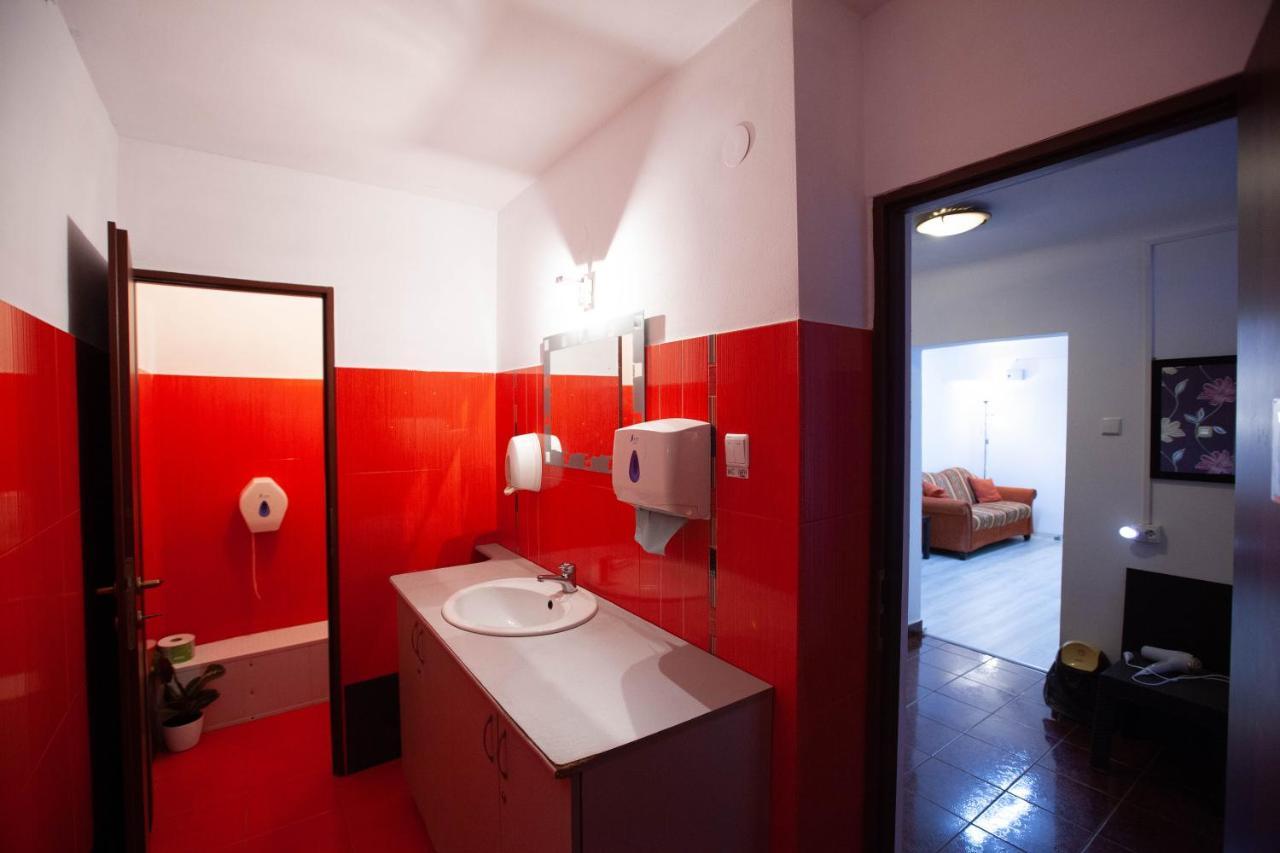 Oradea Central Hostel Buitenkant foto