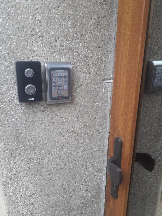 Oradea Central Hostel Buitenkant foto